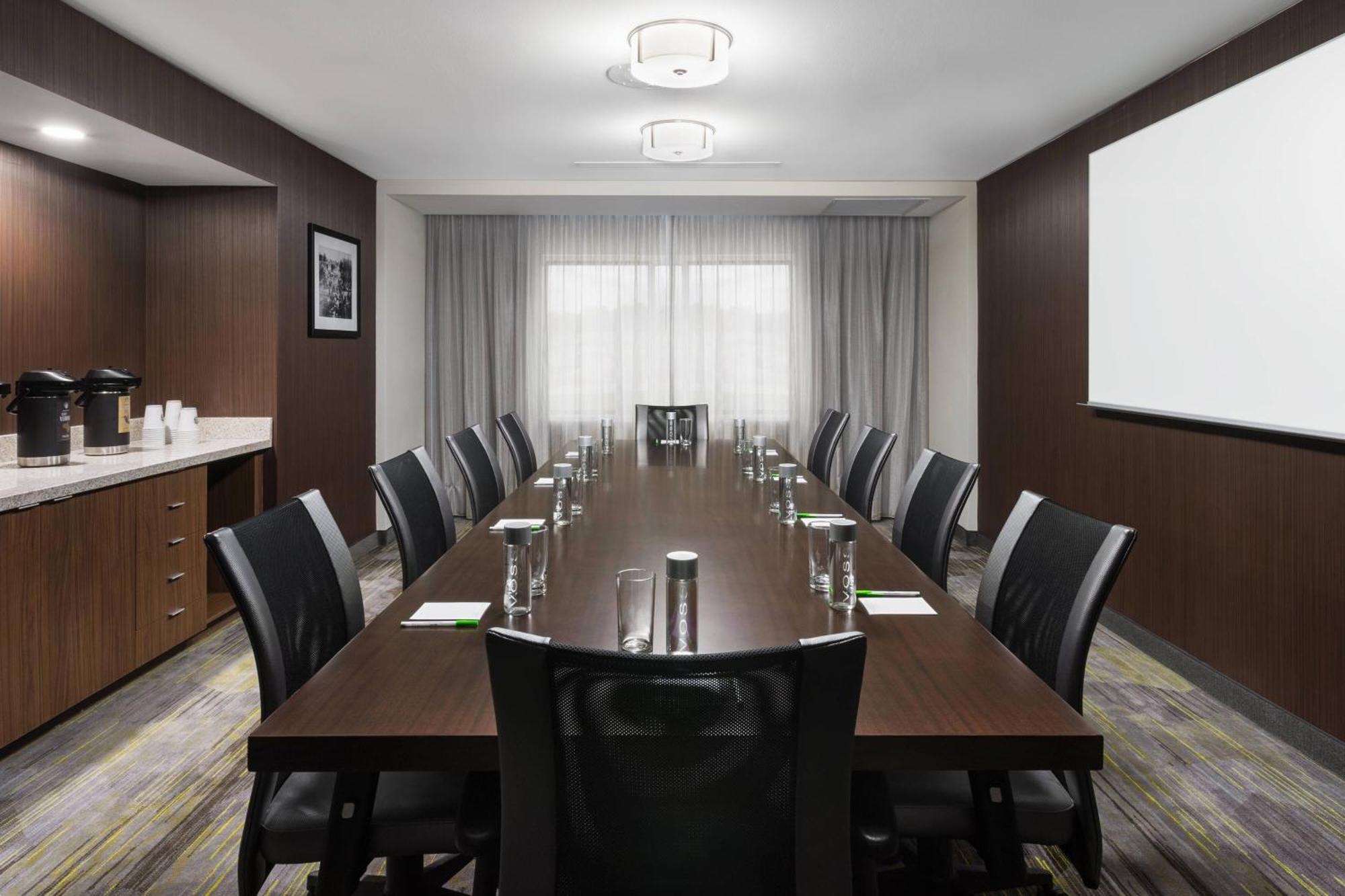 Готель Courtyard By Marriott Растон Екстер'єр фото